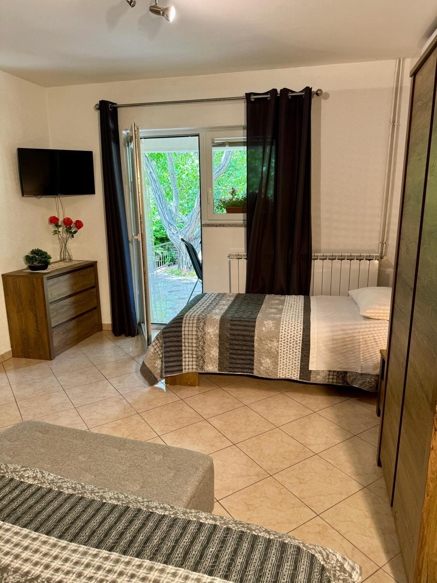 Guest House Renata Пломин Экстерьер фото