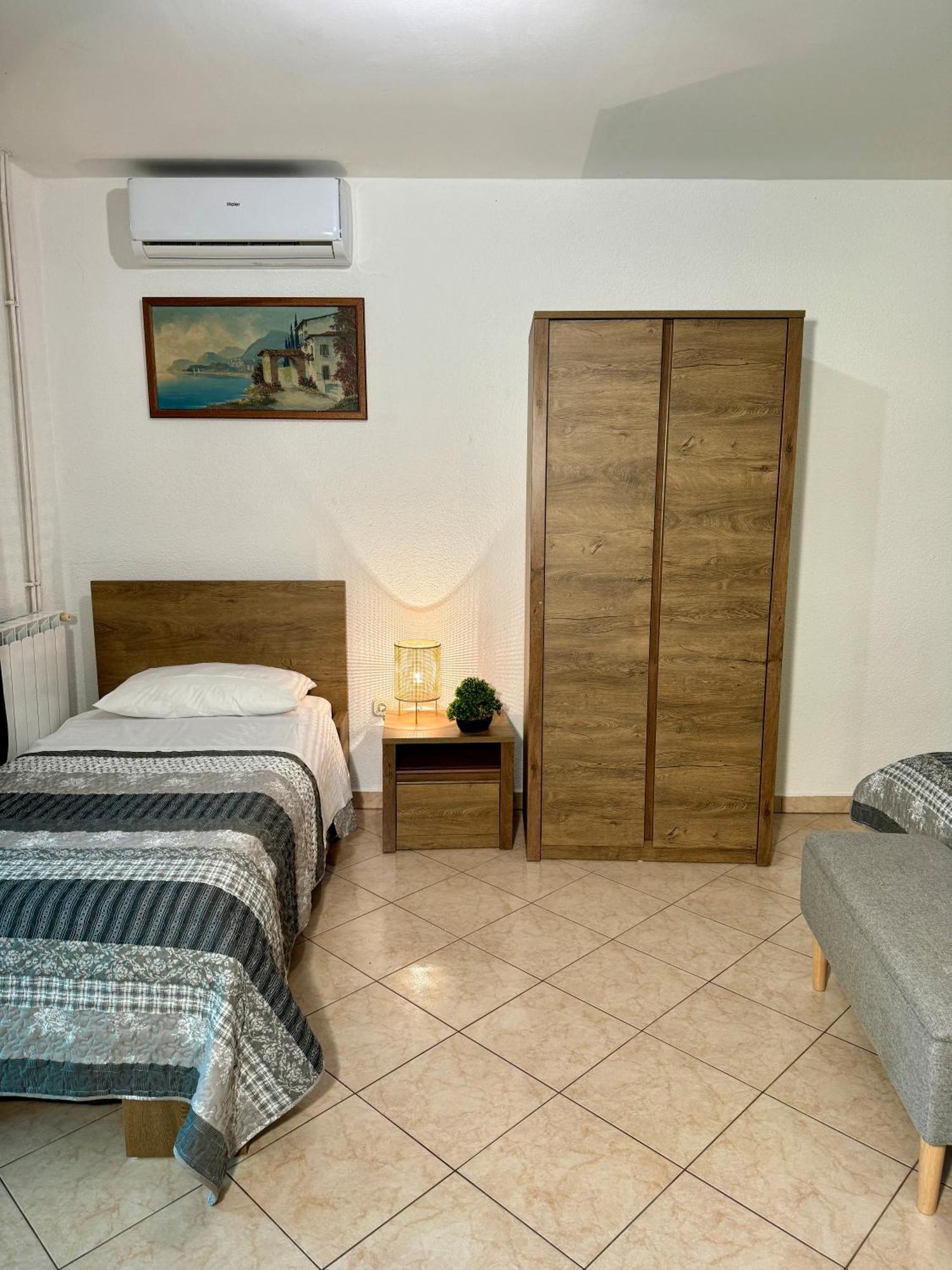 Guest House Renata Пломин Экстерьер фото